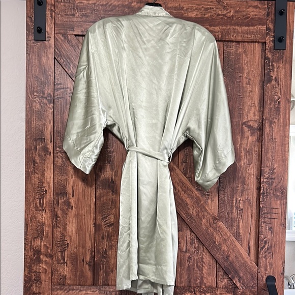 Silky Robe - Picture 2 of 4